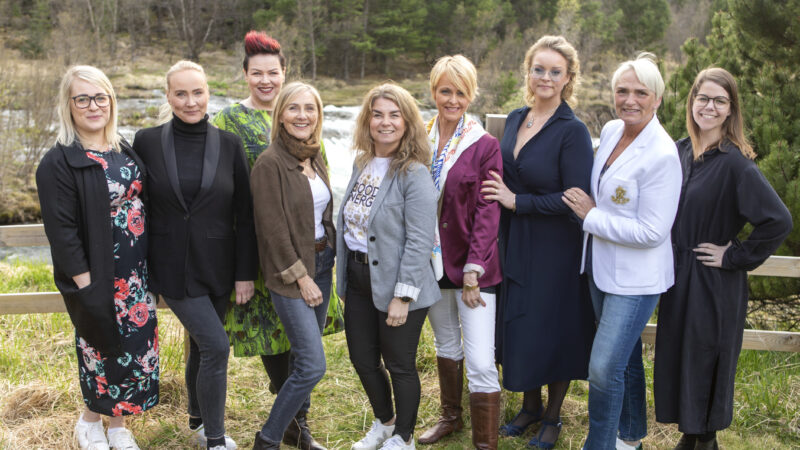 Stjórn FKA 2022 til 2023. Frá vinstri: Katrín KristjanaHjartardóttir, Edda Rún Ragnarsdóttir, Elfur Logadóttir, Guðrún Gunnarsdóttir, Dóra Eyland, Sigrún Jenný Barðadóttir, Sigríður Hrund Pétursdóttir, Unnur Elva Arnardóttir og Íris Ósk Ólafsdóttir. / Ljósm. Silla Páls.